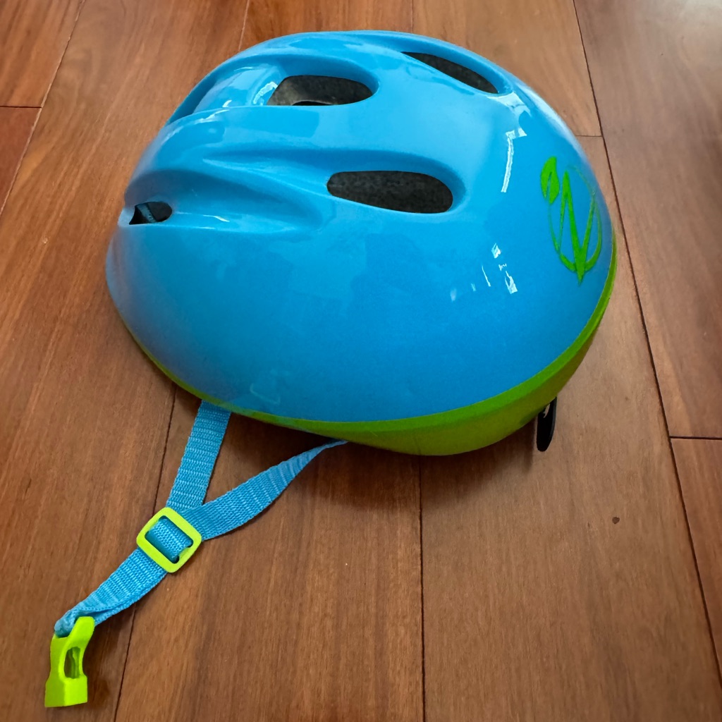 Blue And Green Aerodynamic Cycling Helmet